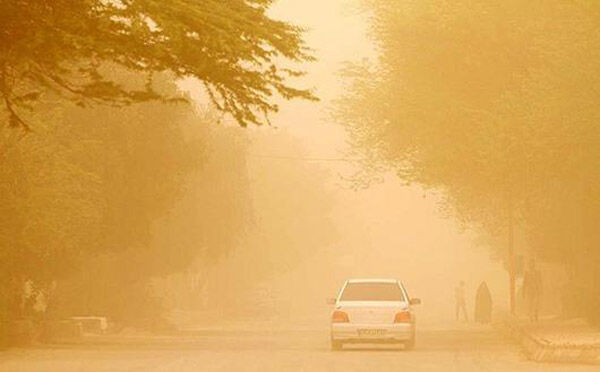 گرد و غبار ادارات ۴ شهر خوزستان را تعطیل کرد 