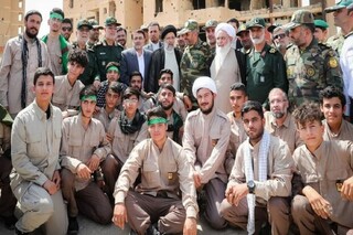 رئیس جمهور با خادمان کاروان‌های راهیان نور در کرمانشاه دیدار کرد