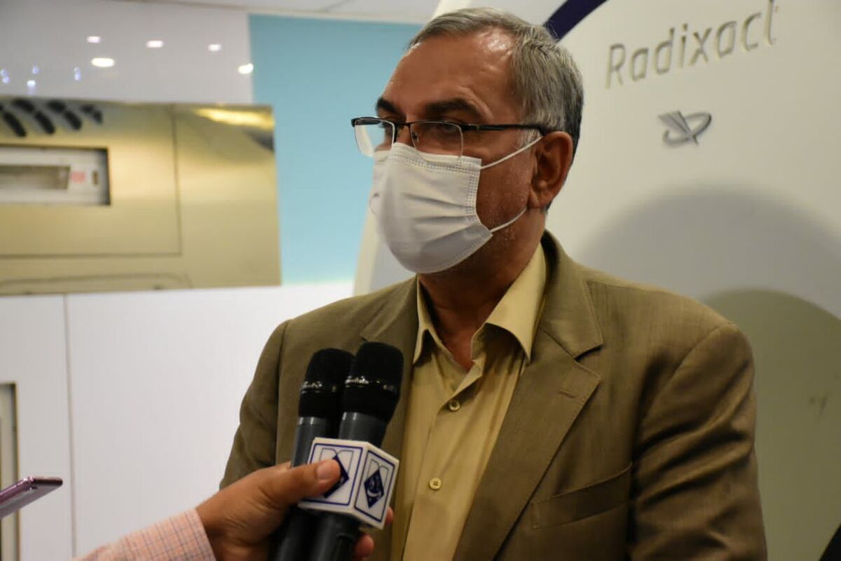 وزیر بهداشت: هر کرونایی ۱۸ نفر را بیمار می‌کند