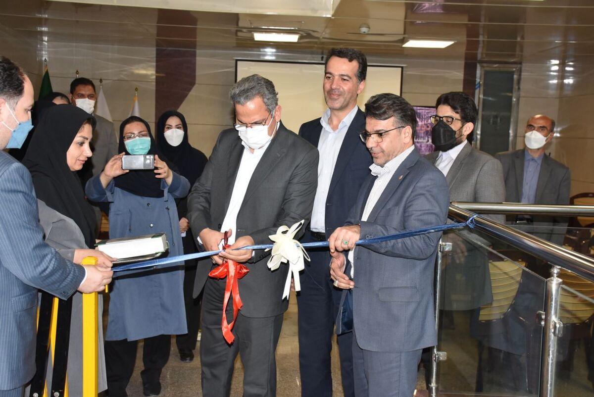 افتتاح اولین نمایشگاه دائمی آثار مددجویان در چهار ایستگاه متروی مشهد