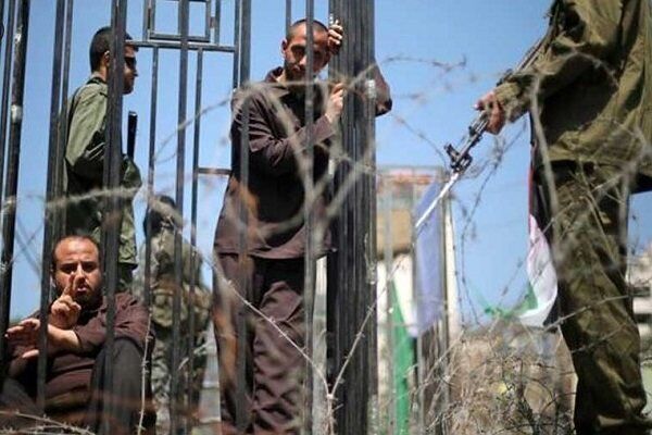 ۴۰ اسیر فلسطینی اعتصاب غذا کردند