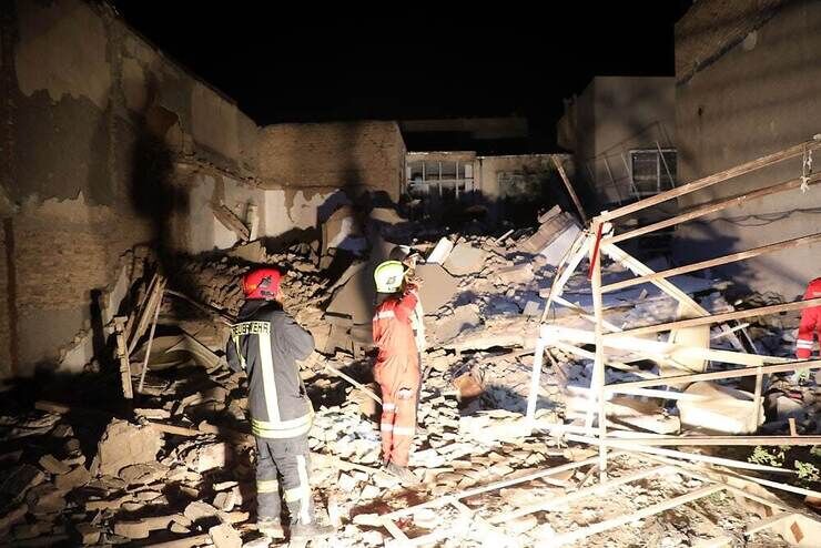تخریب ۱ واحد مسکونی در پی انفجار توام با آوار در  مشهد/ نجات ۴ نفر توسط آتش نشانان