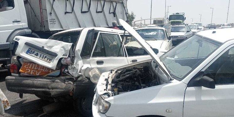 تصادف زنجیره‌ای ۸ خودرو در بزرگراه شهید همت تهران