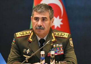 وزیر دفاع جمهوری آذربایجان: تحرکات نظامی مرزی قاطعانه سرکوب شود