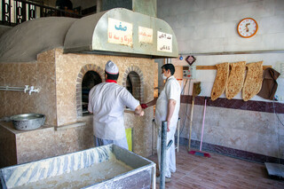 کاهش ۱۰درصدی مصرف آرد در استان تهران/۳۰۰ نانوایی فاقد مجوز فعالیت دارند