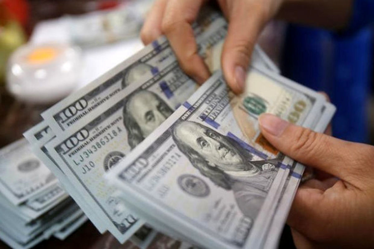 نرخ دلار در صرافی‌های بانکی ۱۰۰ تومان افزایش یافت 