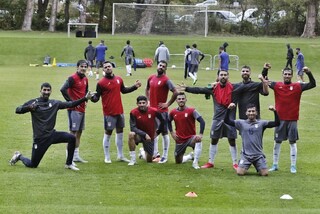 ایران مقابل اروگوئه قرمز می‌پوشد؛ بازی بدون حضور تماشاگران