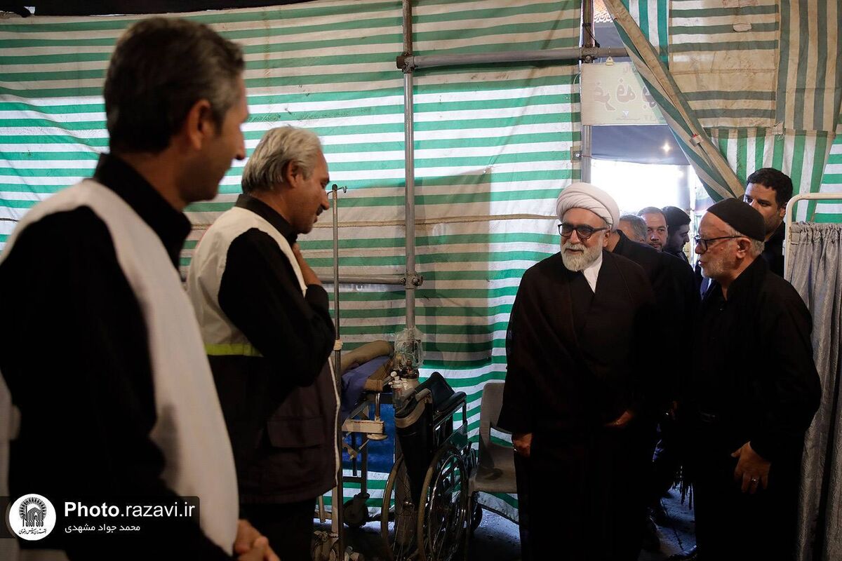 بازدید تولیت آستان قدس رضوی از روند خدمت‌رسانی به زائران پیاده دهه آخر صفر