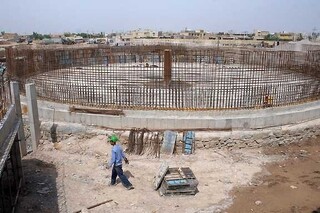 نماینده اهواز: پروژه‌های نیمه تمام نفتی و صنعتی در خوزستان تکمیل می‌شود