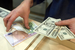 تداوم ثبات نرخ دلار و یورو در صرافی‌های بانکی