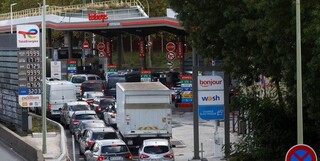 کمبود بنزین در فرانسه به دلیل اعتصاب در ۲ پالایشگاه بزرگ‌ این کشور