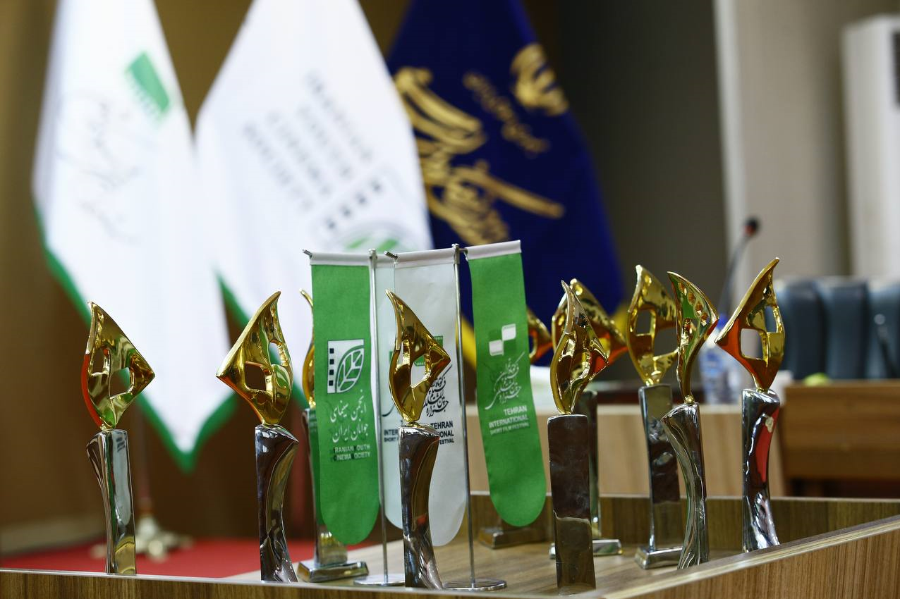 تعطیلی جشنواره فیلم کوتاه ننگی است که زیر بارش نمیروم/ بسیاری از فیلمسازان با تهدید مجبور به انصراف شدند