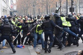 تداوم اعتراضات در فرانسه / ۱۲۰ نفر از معترضان بازداشت شدند