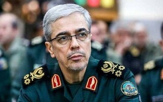 سرلشکر باقری: امروز برای خرید موشک‌های نقطه‌زن و پهپادهای ایرانی صف کشیده‌اند