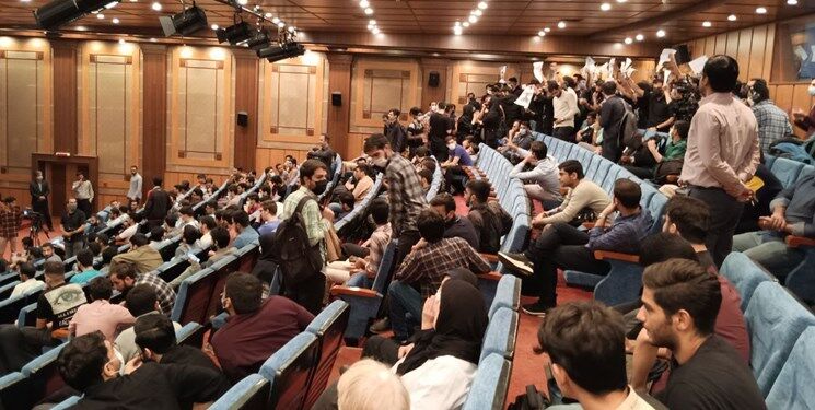 هیاهو به جای گفت‌وگو!/ نشست دانشجویان با سخنگوی دولت نیمه تمام ماند