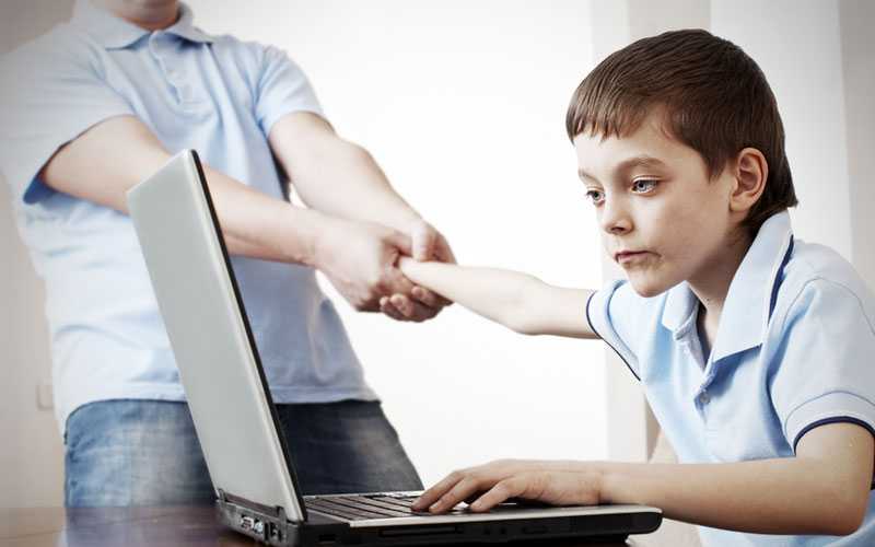 حورایی:والدین نقش تاثیرگذاری در گرایش کودکان به بازی های رایانه ای دارند 