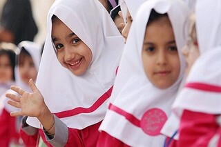 دختران ایرانی، محور اصلی توطئه ورزی دشمن با حربه بی حجابی هستند