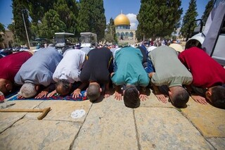 اقامه نماز جمعه در مسجدالاقصی با حضور ۶۰ هزار نمازگزار