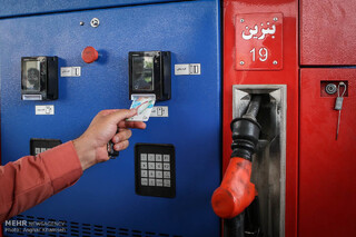 جمع آوری کارت‌های سوخت سهمیه آزاد جایگاه‌های بنزین صحت ندارد