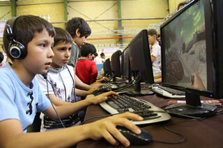 بیشتر والدین از خطر بازی‌های رایانه‌ای غیر مجاز اطلاعات کافی ندارند