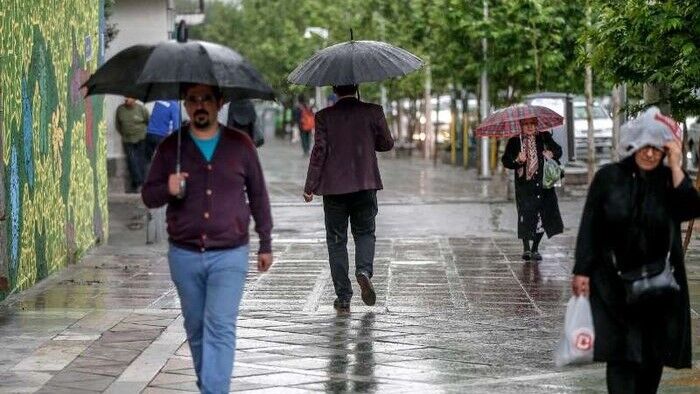 بارش پراکنده باران در تهران/ افزایش سرعت وزش باد در هشت استان