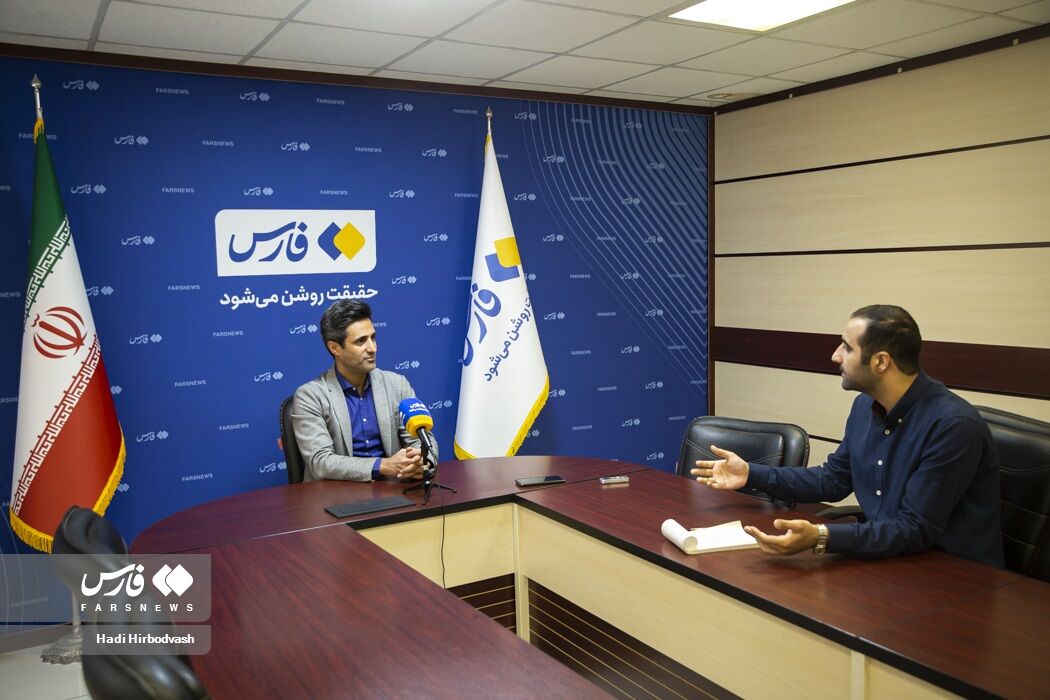 قارایی: در تلاشم تا سیاهنمایی درباره ایران با حقیقت روشن شود/ ایران جهانی در درون یک مرز است