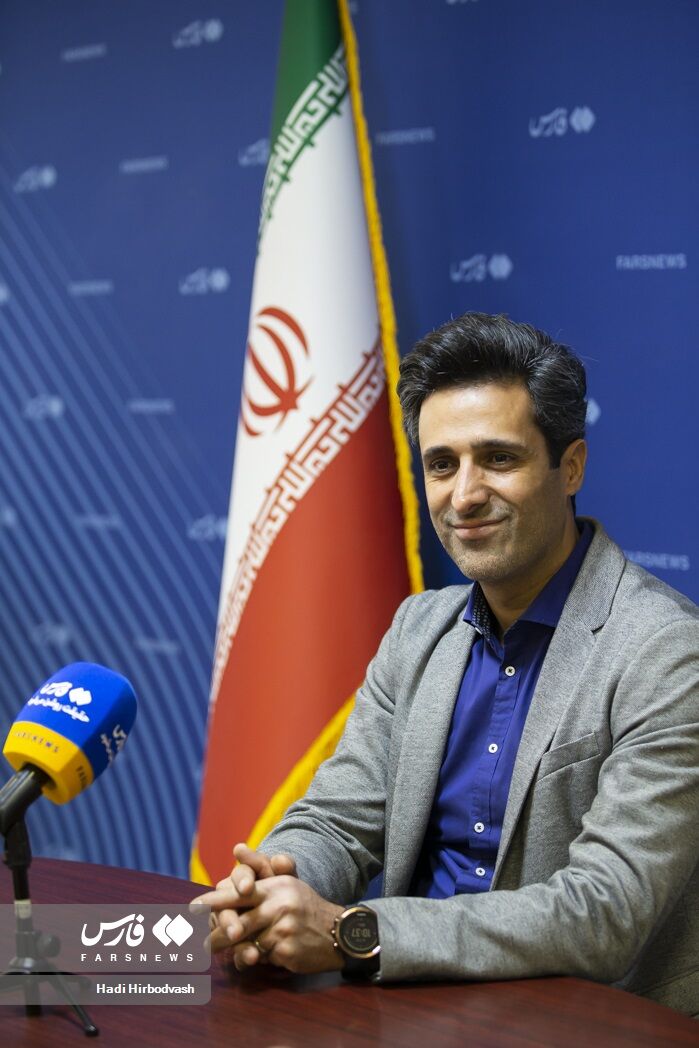 قارایی: در تلاشم تا سیاه‌نمایی درباره ایران با حقیقت روشن شود/ ایران جهانی در درون یک مرز است