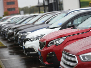 امید قالیباف: فرآیند واردات خودرو به زودی انجام می شود/ با ۸۰درصد تسهیلات بانکی ماشین بخرید