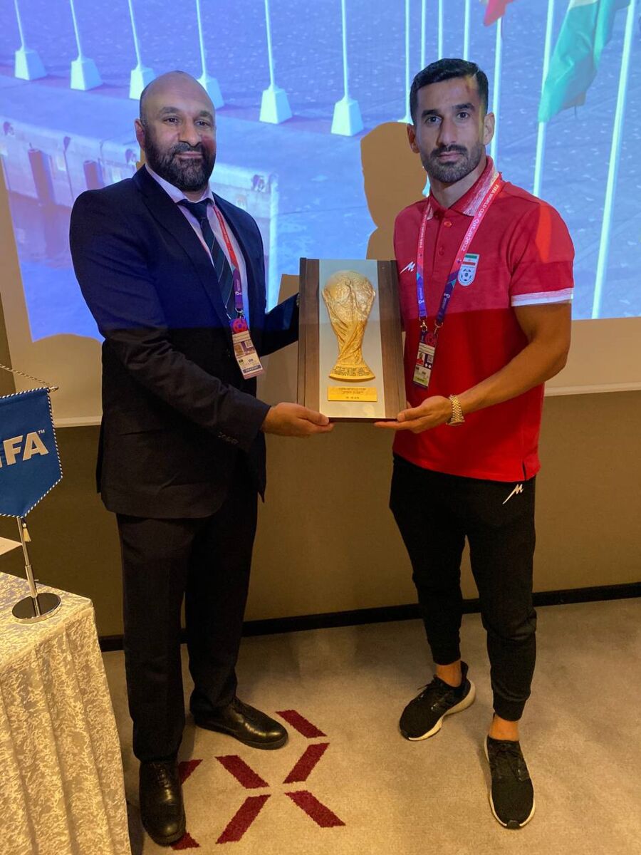 برگزاری جلسه توجیهی برای ملیپوشان/ اهدای تابلوی ششمین حضور به کاپیتان تیم ملی +عکس