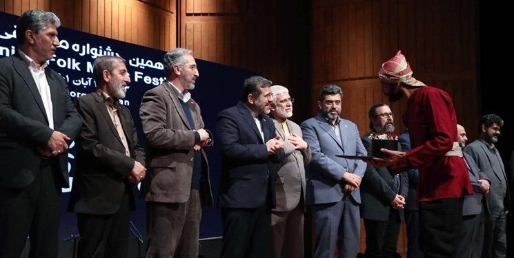 وزیر فرهنگ در اختتامیه جشنواره نواحی: موسیقی عامل پیوند ایرانیان است /مرآتی دبیردوره شانزدهم شد