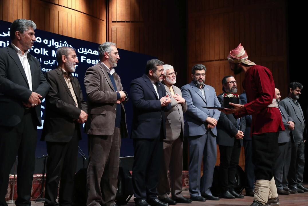 وزیر فرهنگ در اختتامیه جشنواره نواحی: موسیقی عامل پیوند ایرانیان است /مرآتی دبیردوره شانزدهم شد