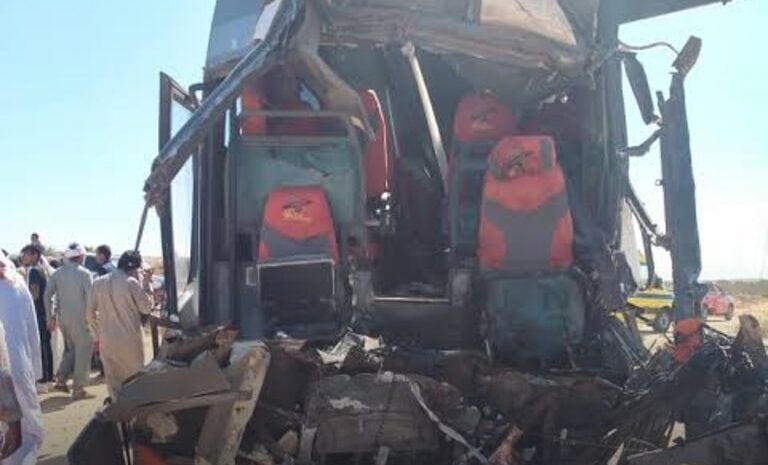 ۴۱ کشته و زخمی در برخورد قطار با خودرو در مصر