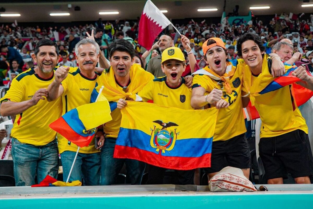 تماشاگران پرشور قطر و اکوادور در ورزشگاه البیت+عکس