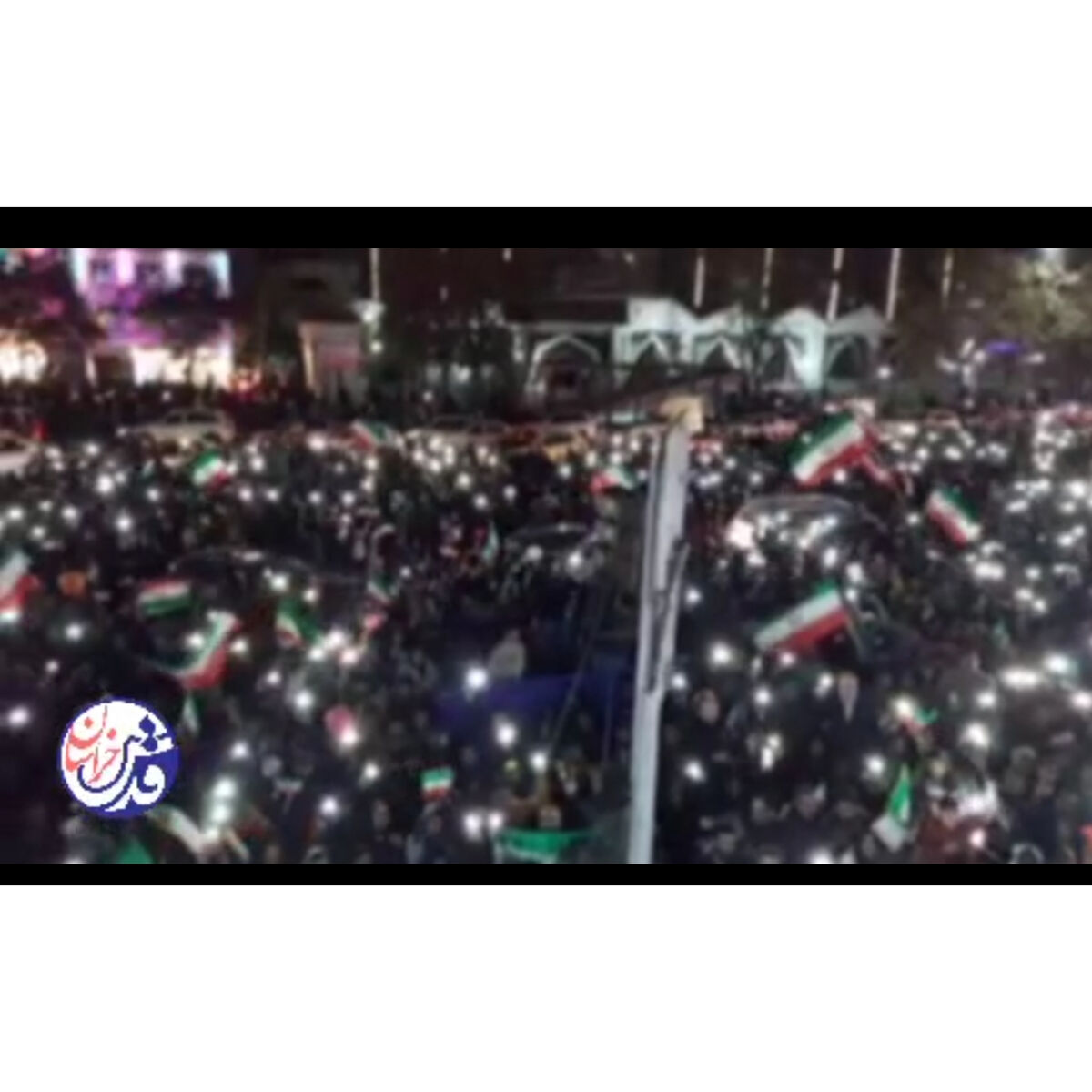 هم‌خوانی زیبای سرود ملی توسط مشهدی‌ها