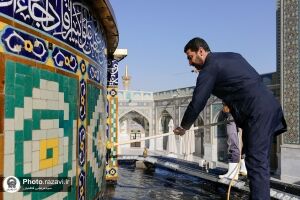 شستشوی گنبد صحن قدس حرم مطهر رضوی