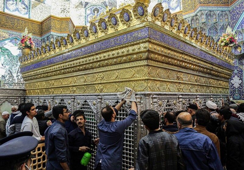 تصاویری از شستوشو تنظیف ضریح مطهر حضرت معصومه (ص)