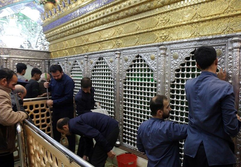 تصاویری از شستوشو تنظیف ضریح مطهر حضرت معصومه (ص)