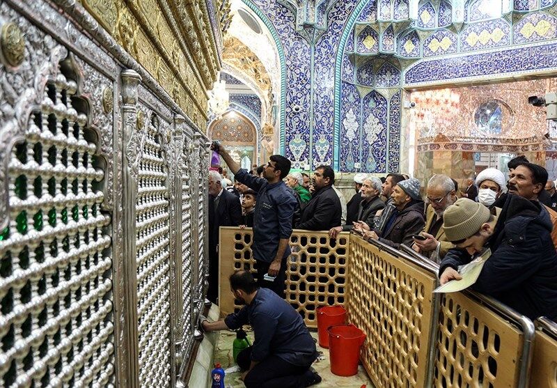 تصاویری از شستوشو تنظیف ضریح مطهر حضرت معصومه (ص)