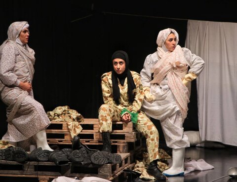 "ناگفتههای هشت سال زنانگی" که دیدنی شد/ کارگردان: نمایش را با هزینه شخصی ساختم