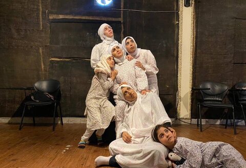 "ناگفتههای هشت سال زنانگی" که دیدنی شد/ کارگردان: نمایش را با هزینه شخصی ساختم