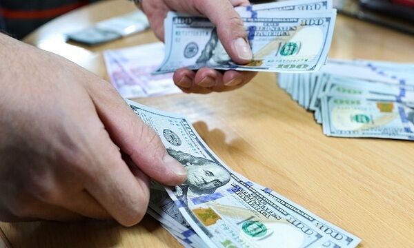 سقف دریافت اسکناس ارز صرافی‌ها ۵۰ درصد بیشتر شد / تامین نیازهای واقعی در بازار توافقی