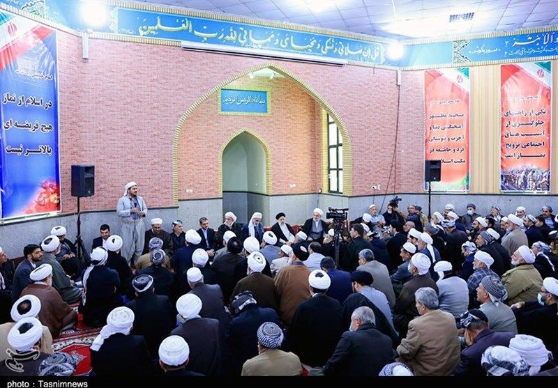 دیدار خودمانی و بدون تشریفات رئیسجمهور با علمای شیعه و سنی کردستان +تصاویر