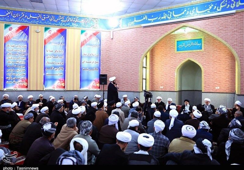 دیدار خودمانی و بدون تشریفات رئیسجمهور با علمای شیعه و سنی کردستان +تصاویر