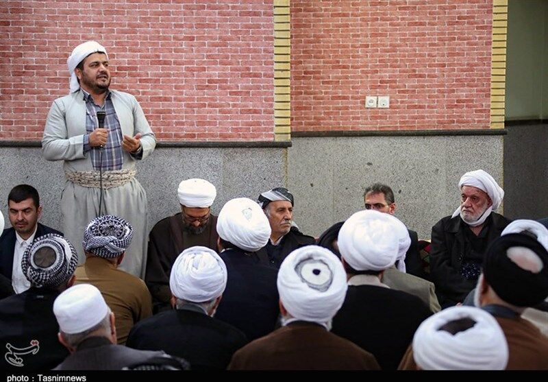 دیدار خودمانی و بدون تشریفات رئیسجمهور با علمای شیعه و سنی کردستان +تصاویر