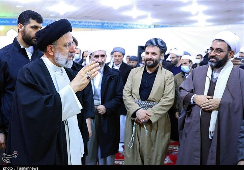 دیدار خودمانی و بدون تشریفات رئیسجمهور با علمای شیعه و سنی کردستان +تصاویر