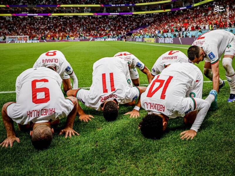 سجده شکر بازیکنان مراکش پس از صعود