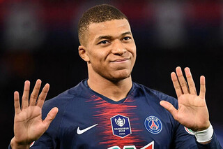 تصاویر | امباپه صاحب مشروبات الکلی را پنهان کرد!