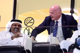 عکس| حرکت جنجالی رئیس فیفا با پدر امیر قطر