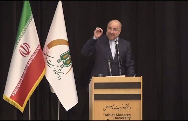 حضور قالیباف در مراسم روز دانشجو؛ اگر کارآمدی در زمان خود و جغرافیای خود اتفاق نیفتد ارزش ندارد حضور قالیباف در مراسم روز دانشجو؛ اگر کارآمدی در زمان خود و جغرافیای خود اتفاق نیفتد ارزش ندارد