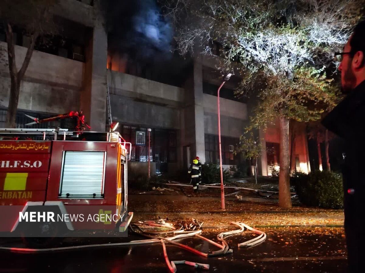 اعزام ۱۲ تیم عملیاتی برای اطفاء آتش سوزی در دانشگاه صنعتی اصفهان